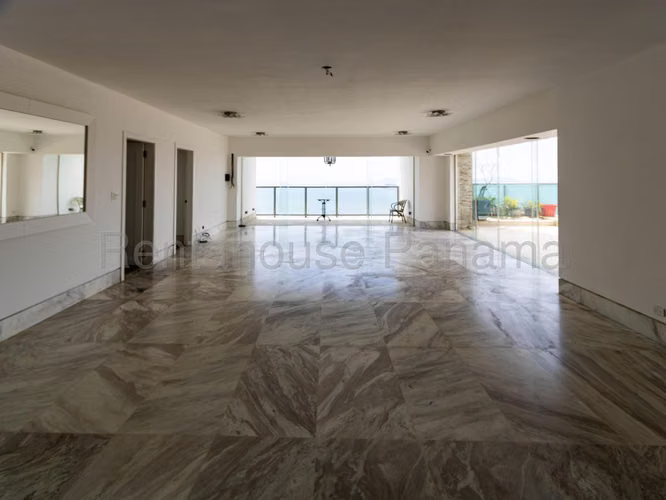 Venta de Apartamento en Avenida Balboa Ph Yoo & Arts 581 Mts PD