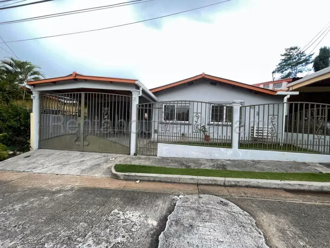 Venta de Casa en Brisas Del Golf 299 Mts PD