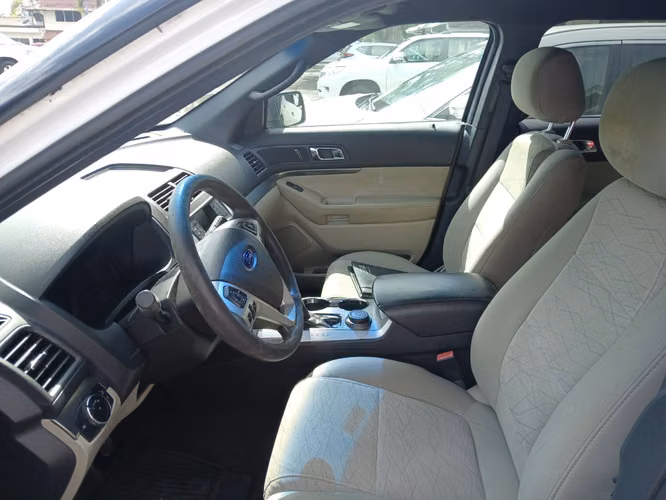 2015 Ford Explorer, 4 puertas-7 asientos - SCRAP
