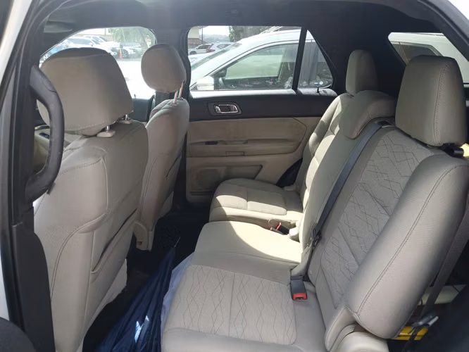 2015 Ford Explorer, 4 puertas-7 asientos - SCRAP