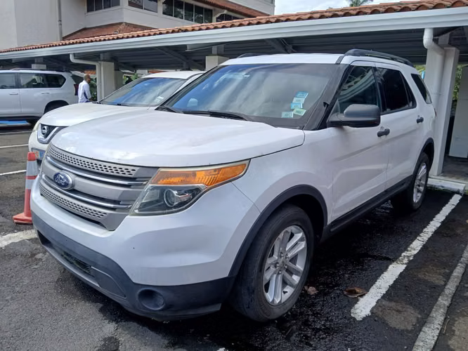 2015 Ford Explorer, 4 puertas-7 asientos - SCRAP