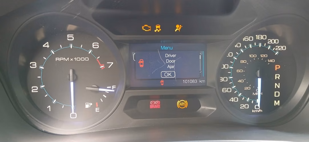 2015 Ford Explorer, 4 puertas-7 asientos - SCRAP