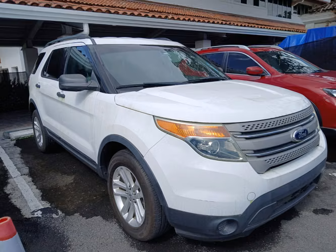 2015 Ford Explorer, 4 puertas-7 asientos - SCRAP