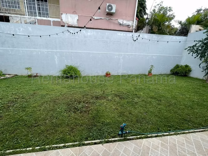 Venta de Casa en Brisas Del Golf KF