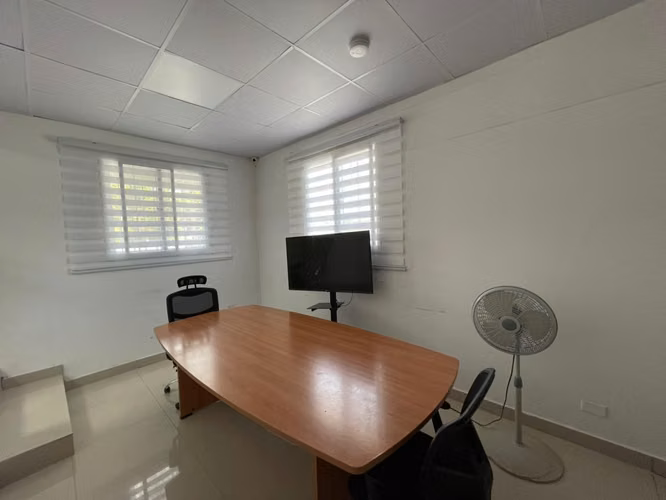 SE ALQUILA EXCELENTE OFICINA EN LA CHORRERA! 