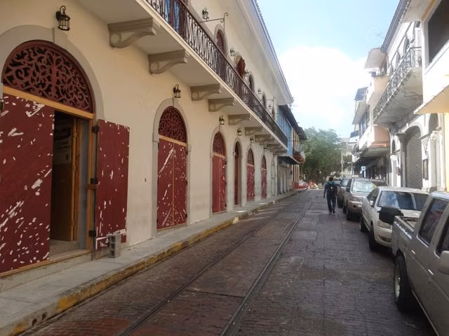 Local Comercial en Alquiler en Casco Antiguo JG 
