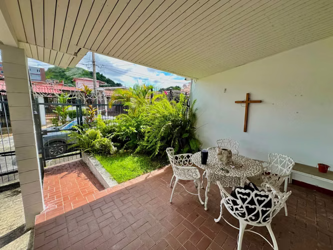 Se vende casa en Altos de Santa Maria, cerca de Altos de Panama - Imagen 2