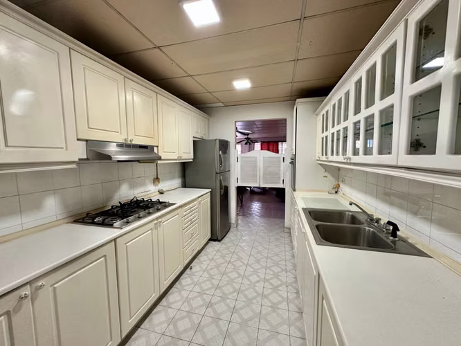 Se vende casa en Altos de Santa Maria, cerca de Altos de Panama - Imagen 7