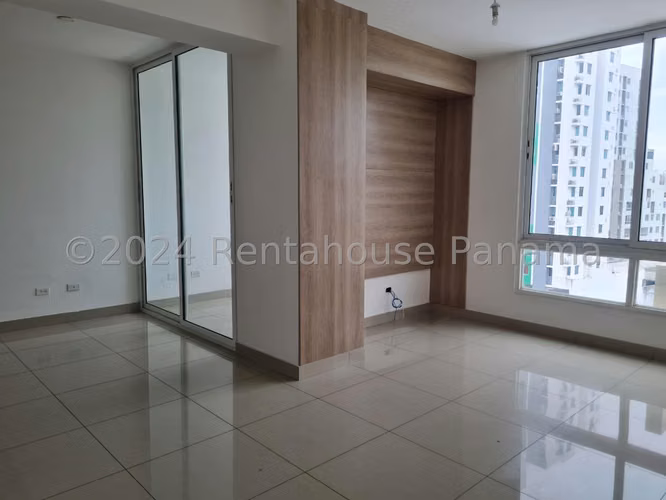 Venta apartamento en PH Taurus Tower, Carrasquilla - con cuarto de empleada | uVIK-26-2487