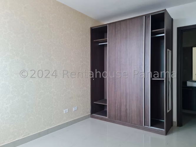Venta apartamento en PH Taurus Tower, Carrasquilla - con cuarto de empleada | uVIK-26-2487