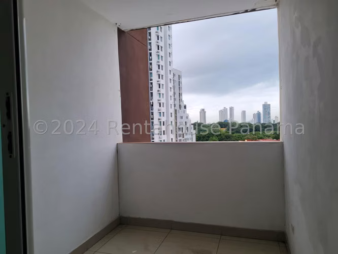 Venta apartamento en PH Taurus Tower, Carrasquilla - con cuarto de empleada | uVIK-26-2487