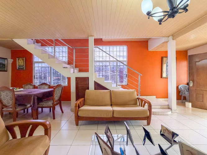 Se Vende Amplia Casa Amoblada de 2 Niveles en Brisas del Golf – Espacio para Toda la Familia - Imagen 7