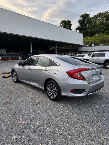 Honda CIVIC 2020 única dueña 95mil KM Negociable 