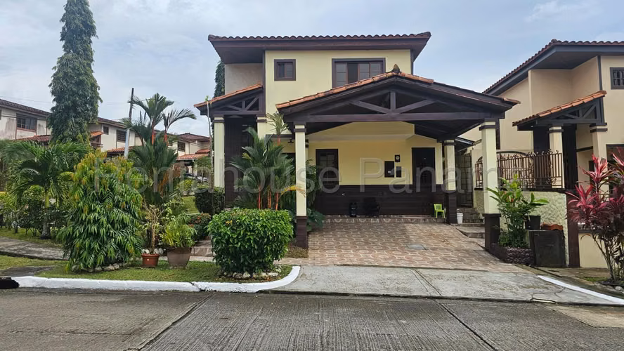 Venta Casa Las Cumbres - YD