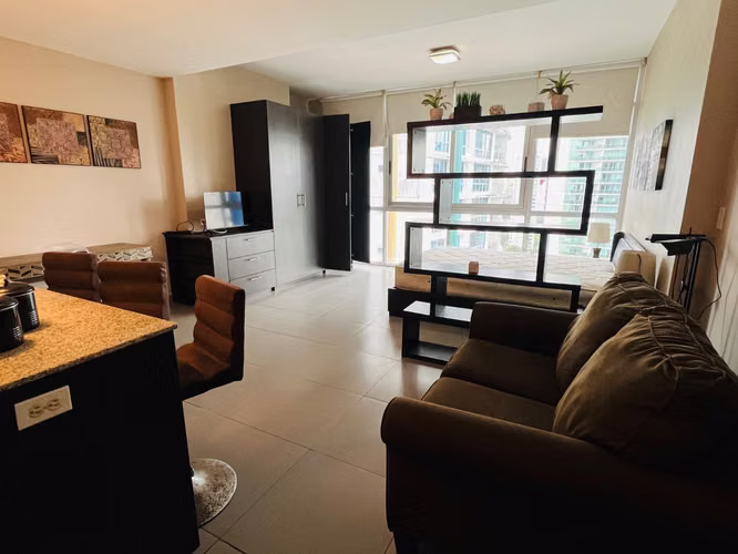 ALQUILO APARTAMENTO EN BELLA VISTA, 1 RECAMARA, AMOBLADO, 45M2, PISO ALTO.