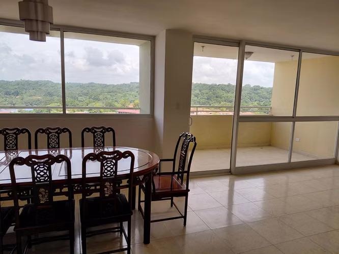 Vende amplio apartamento PH Plaza Dorad, El Dorado