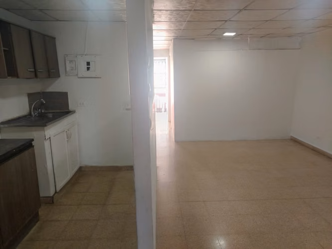 Apartment in P.H. in the corner of Lefevre Park, central, close to everything.