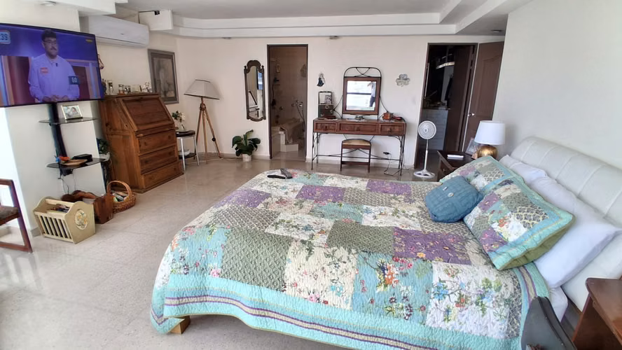 Mediterrane. 200mts 2r den 2.5b 2est $315,000.00