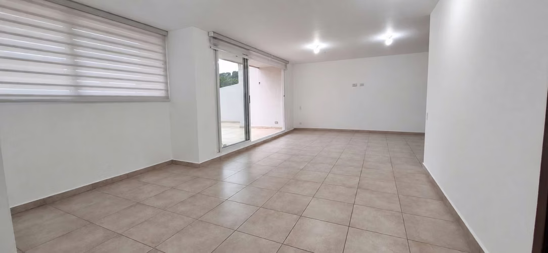 APARTAMENTO EN ALQUILER EN BRISAS DEL GOLF | TERRAZA DE 100 M² | $1,000