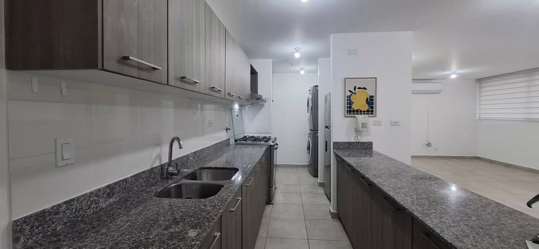 APARTAMENTO EN ALQUILER EN BRISAS DEL GOLF | TERRAZA DE 100 M² | $1,000