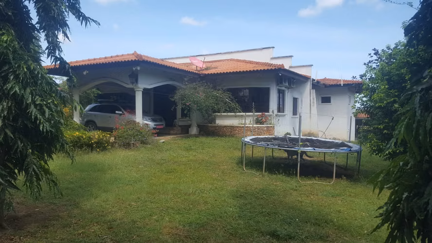 SE VENDE CASA EN LOS SANTOS - SANTO DOMINGO