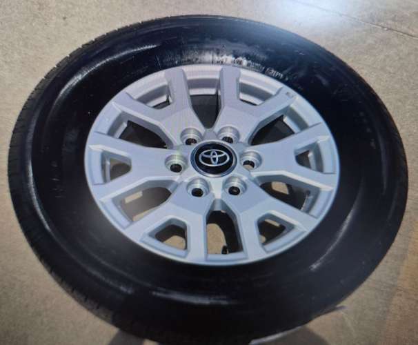 4 Original Rines 17 from Toyota with its Rhinestones