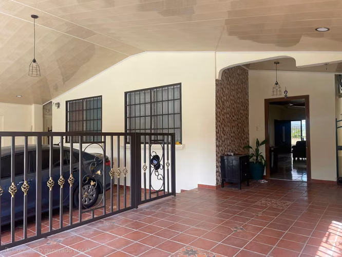 CASA EN VENTA EN BRISAS DEL GOLF