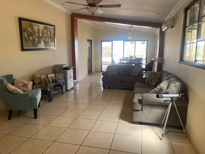 CASA EN VENTA EN BRISAS DEL GOLF