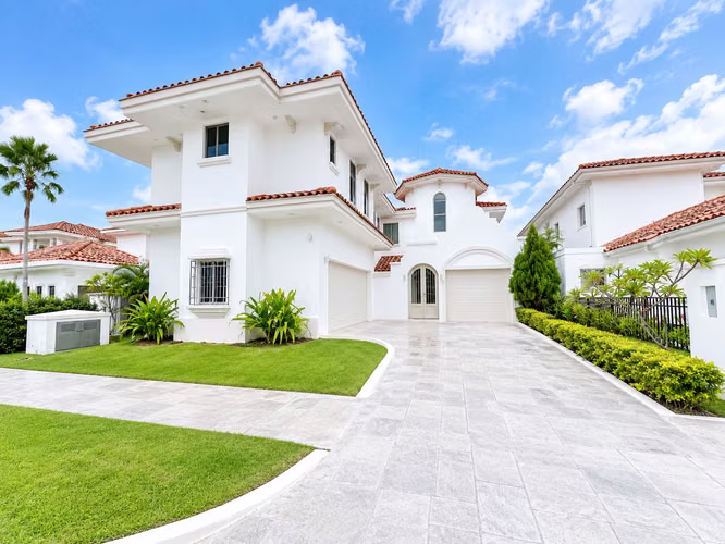 VENTA DE CASA EN SANTA MARIA, FAIRWAY ESTATE - Imagen 2