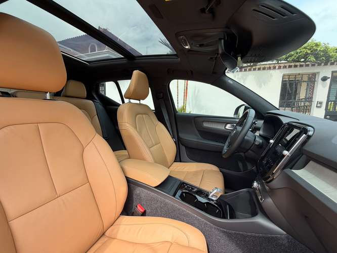VOLVO XC40 2022 T4 AUTOMATICO SOLO 15MIL KM - Imagen 7