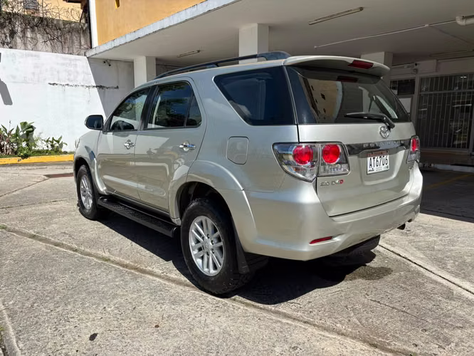 TOYOTA FORTUNER 2014 AUTOMATICO - Imagen 4