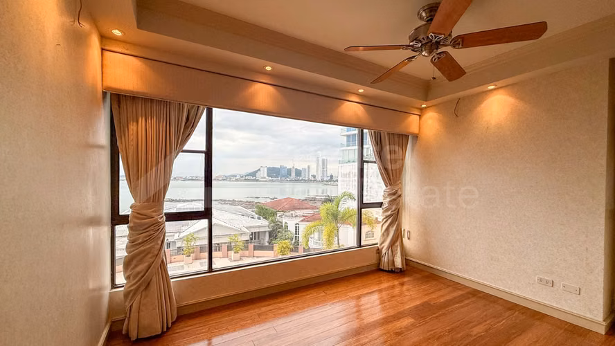 Se vende amplio apartamento en P.H. Maresias Punta Paitilla