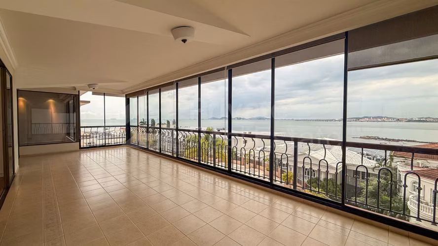 Se vende amplio apartamento en P.H. Maresias Punta Paitilla