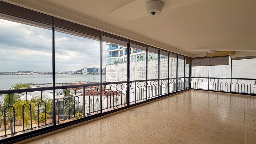 Se vende amplio apartamento en P.H. Maresias Punta Paitilla