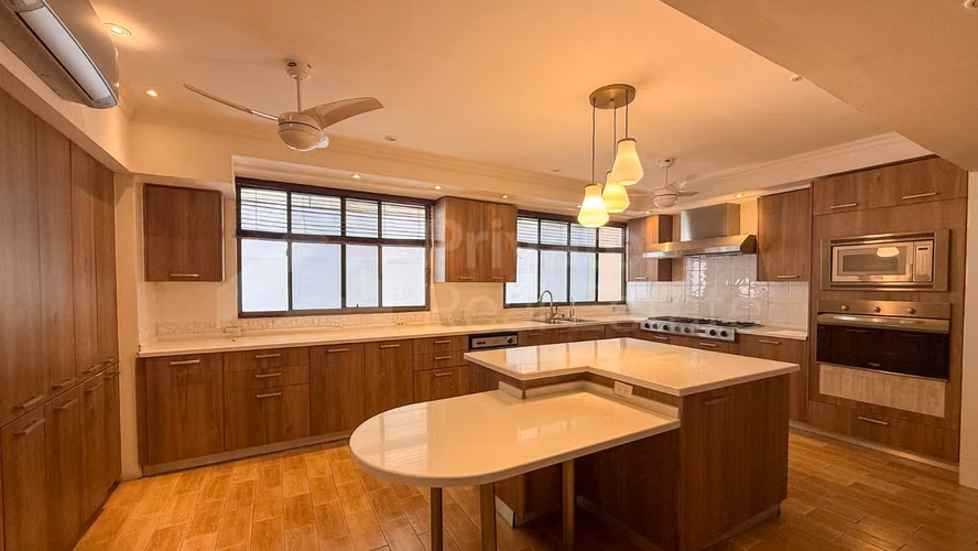 Se vende amplio apartamento en P.H. Maresias Punta Paitilla