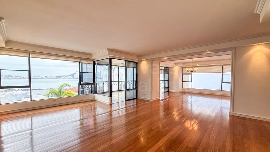 Se vende amplio apartamento en P.H. Maresias Punta Paitilla