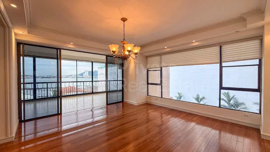 Se vende amplio apartamento en P.H. Maresias Punta Paitilla