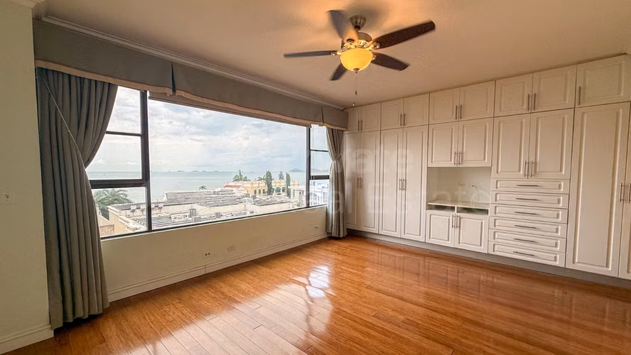 Se vende amplio apartamento en P.H. Maresias Punta Paitilla
