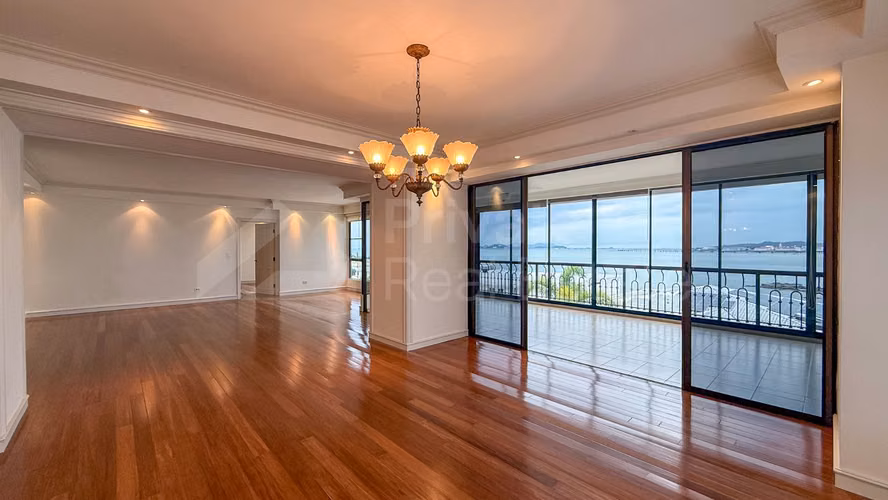 Se vende amplio apartamento en P.H. Maresias Punta Paitilla