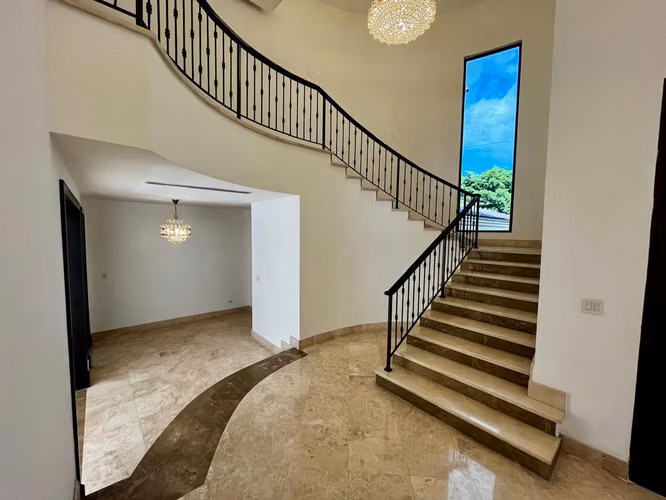 Exclusiva Mansión en Costa del Este | Elegancia, Amplitud y Diseño Atemporal