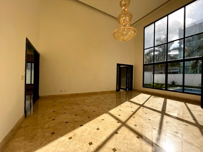Exclusiva Mansión en Costa del Este | Elegancia, Amplitud y Diseño Atemporal