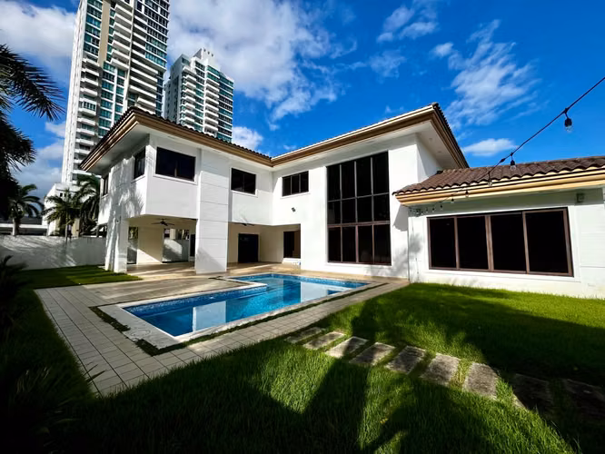 Exclusiva Mansión en Costa del Este | Elegancia, Amplitud y Diseño Atemporal