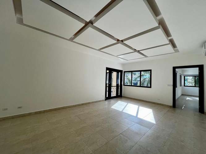 Alquiler : Espectacular Residencia en Paseo del Parque | Lujo, Amplitud y Piscina Privada