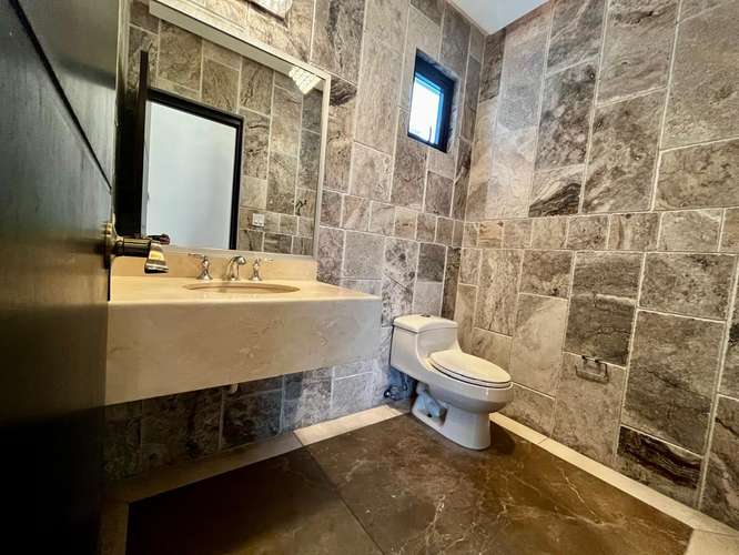 Alquiler : Espectacular Residencia en Paseo del Parque | Lujo, Amplitud y Piscina Privada