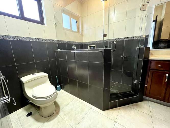 Alquiler : Espectacular Residencia en Paseo del Parque | Lujo, Amplitud y Piscina Privada