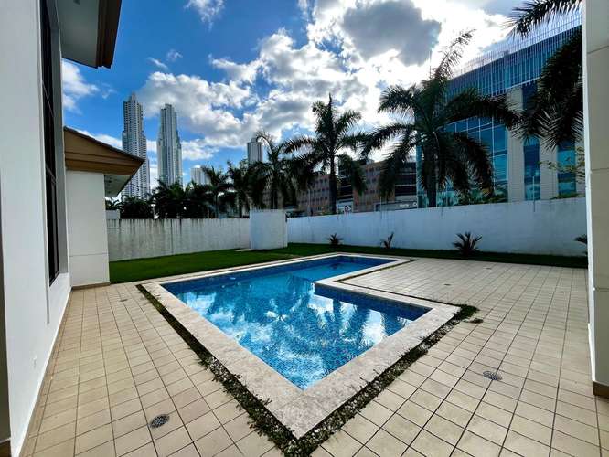 Alquiler : Espectacular Residencia en Paseo del Parque | Lujo, Amplitud y Piscina Privada
