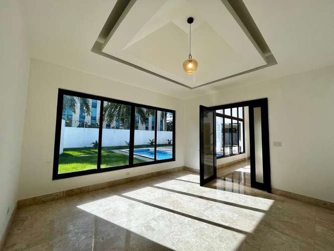 Alquiler : Espectacular Residencia en Paseo del Parque | Lujo, Amplitud y Piscina Privada