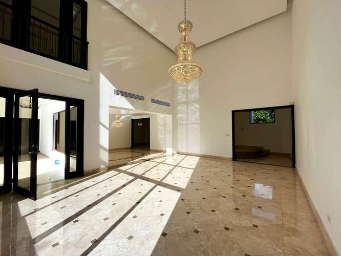 Alquiler : Espectacular Residencia en Paseo del Parque | Lujo, Amplitud y Piscina Privada