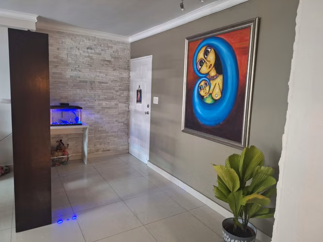 Se vende apartamento remodelado en Obarrio. A pocos metro de Calle 50.  - Imagen 2