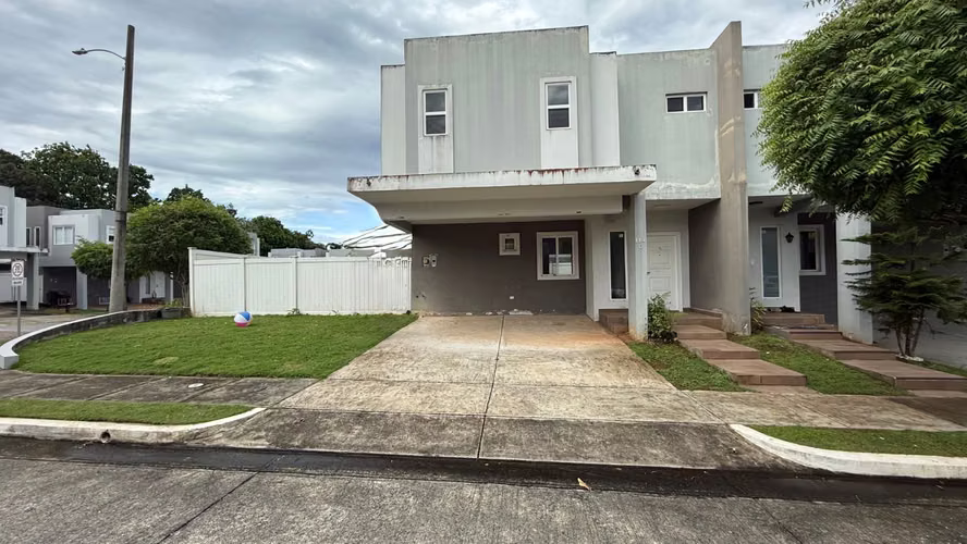 VENTA DE CASA DE ESQUINA – PH VICTORIA, BRISAS NORTE - JS - Imagen 1